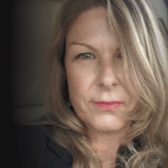 Meet your Posher, Amanda - Picture 3 of 4